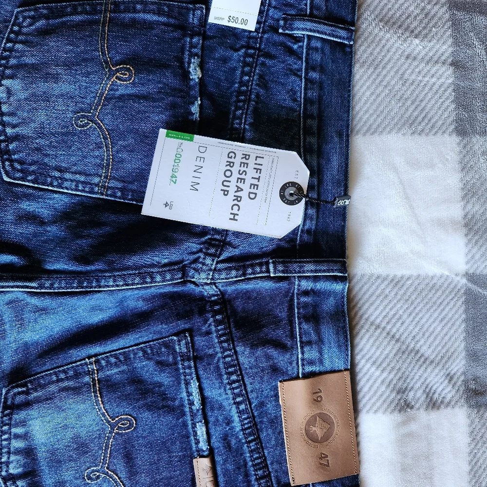 Shorts - Picture 3 of 8